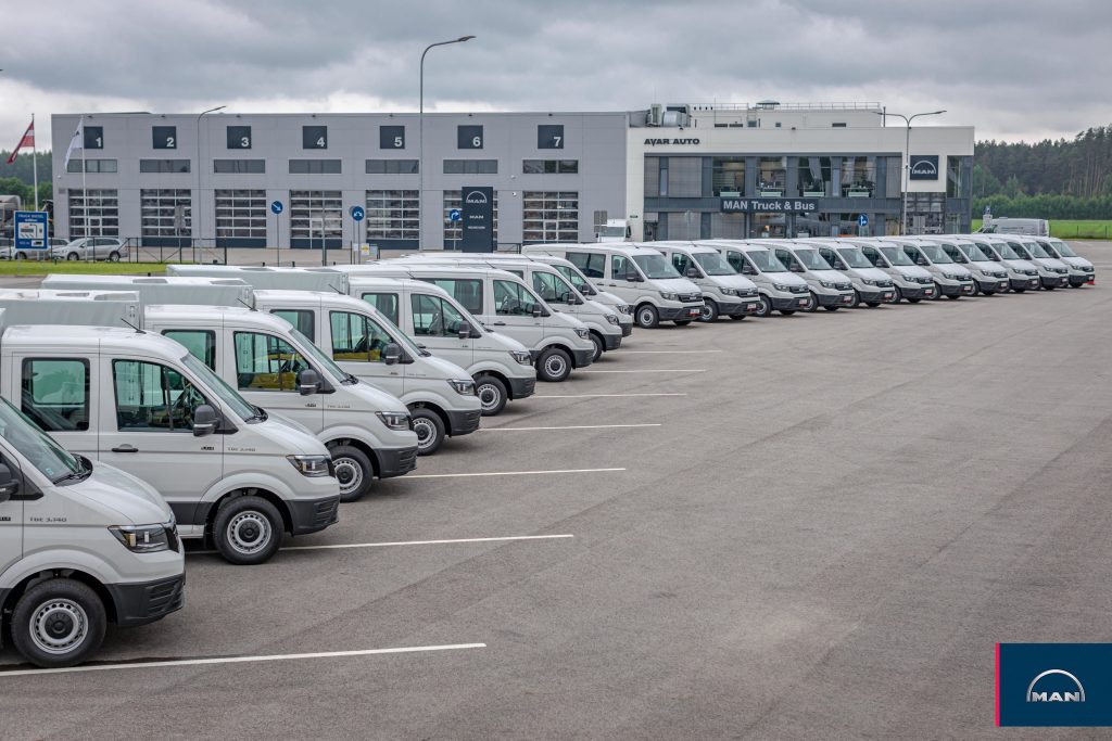Avar Auto piegādājis 19 jaunus MAN TGE kravas furgonus Latvijas dzelzceļam