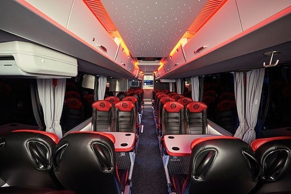 Ekskluzīvs Lion's Coach autobuss nonāk vācu futbola komandas īpašumā