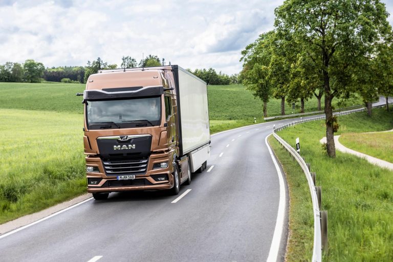 33 500 kilometri – gandrīz apkārt pasaulei: Eiropas auto žurnālisti testē MAN TGX PowerLion