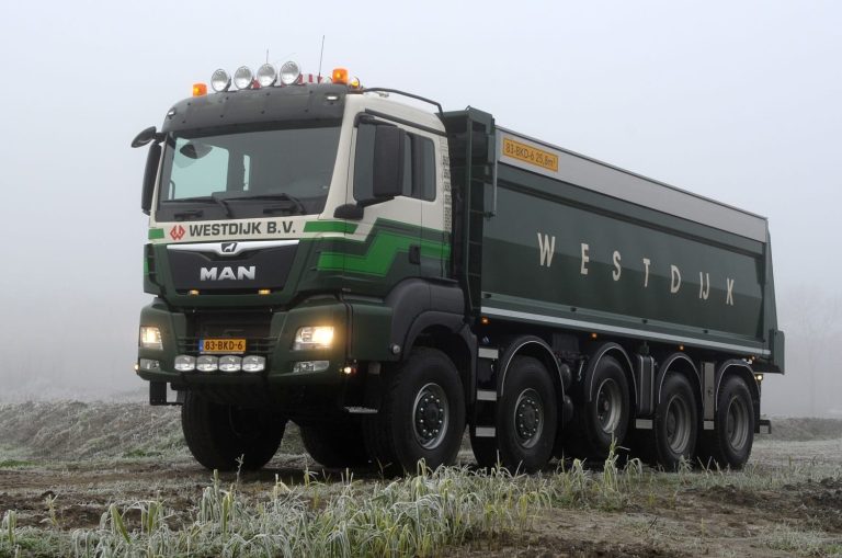 Nīderlandei piegādāti universāli 100 MAN TGS 10x8 kravas automobiļi